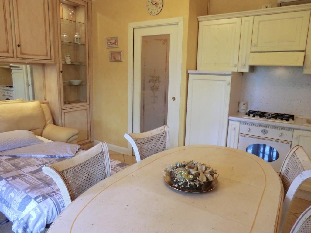 Апартаменты Doctor House Desenzano Дезенцано-дель-Гарда Экстерьер фото