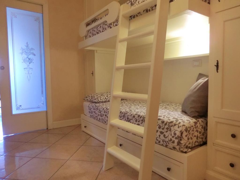 Апартаменты Doctor House Desenzano Дезенцано-дель-Гарда Экстерьер фото