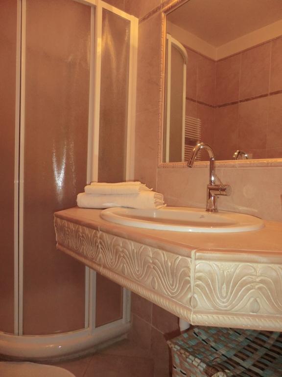 Апартаменты Doctor House Desenzano Дезенцано-дель-Гарда Экстерьер фото